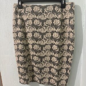 Chic Black and Cream Rose Pattern Pencil Skirt